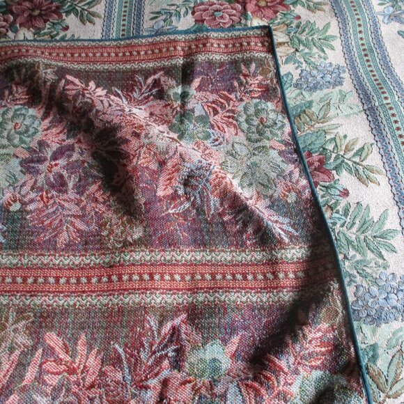 52"  x72" Tapestry Tablecloth- Gorgeous! - Picture 5 of 5